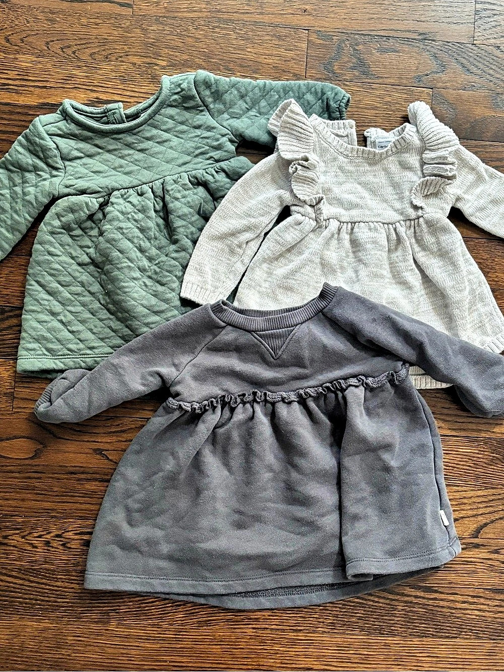 Girls 3m and 3-6m dress bundle of 3. Perfect for fall. Carters and easy peasy.
